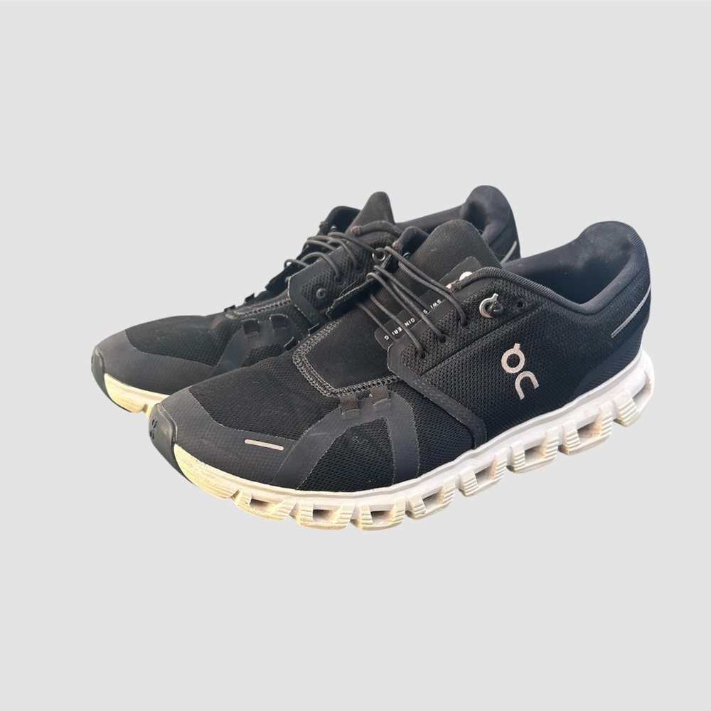 On Running Cloud Men’s Sneakers Black/White Size 9 women’s size 10.5